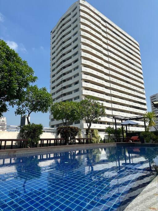 Delightful Condo In Central Location At Sukhumvit 49 Bangkok Eksteriør billede