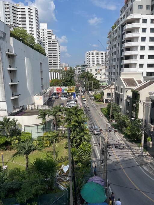 Delightful Condo In Central Location At Sukhumvit 49 Bangkok Eksteriør billede