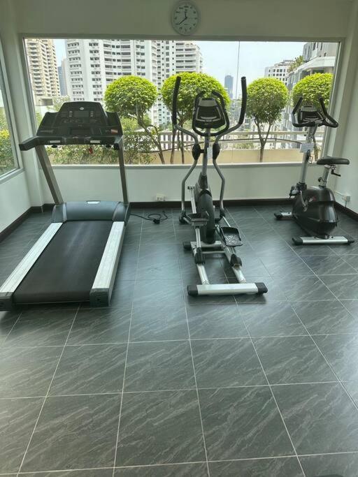 Delightful Condo In Central Location At Sukhumvit 49 Bangkok Eksteriør billede