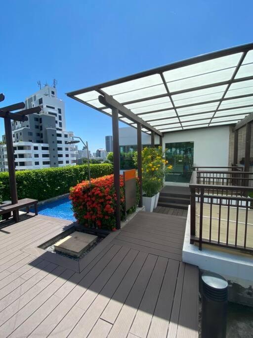 Delightful Condo In Central Location At Sukhumvit 49 Bangkok Eksteriør billede