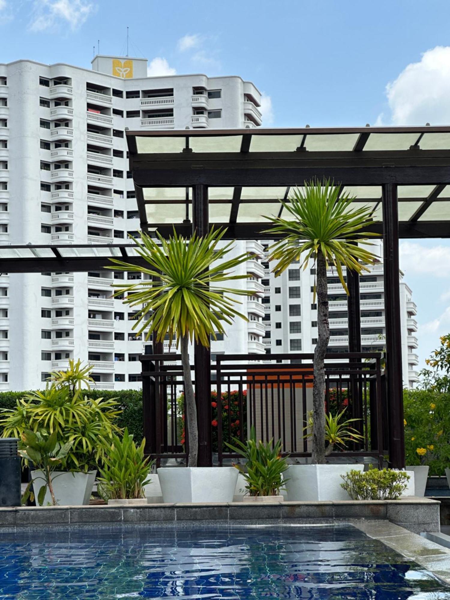 Delightful Condo In Central Location At Sukhumvit 49 Bangkok Eksteriør billede