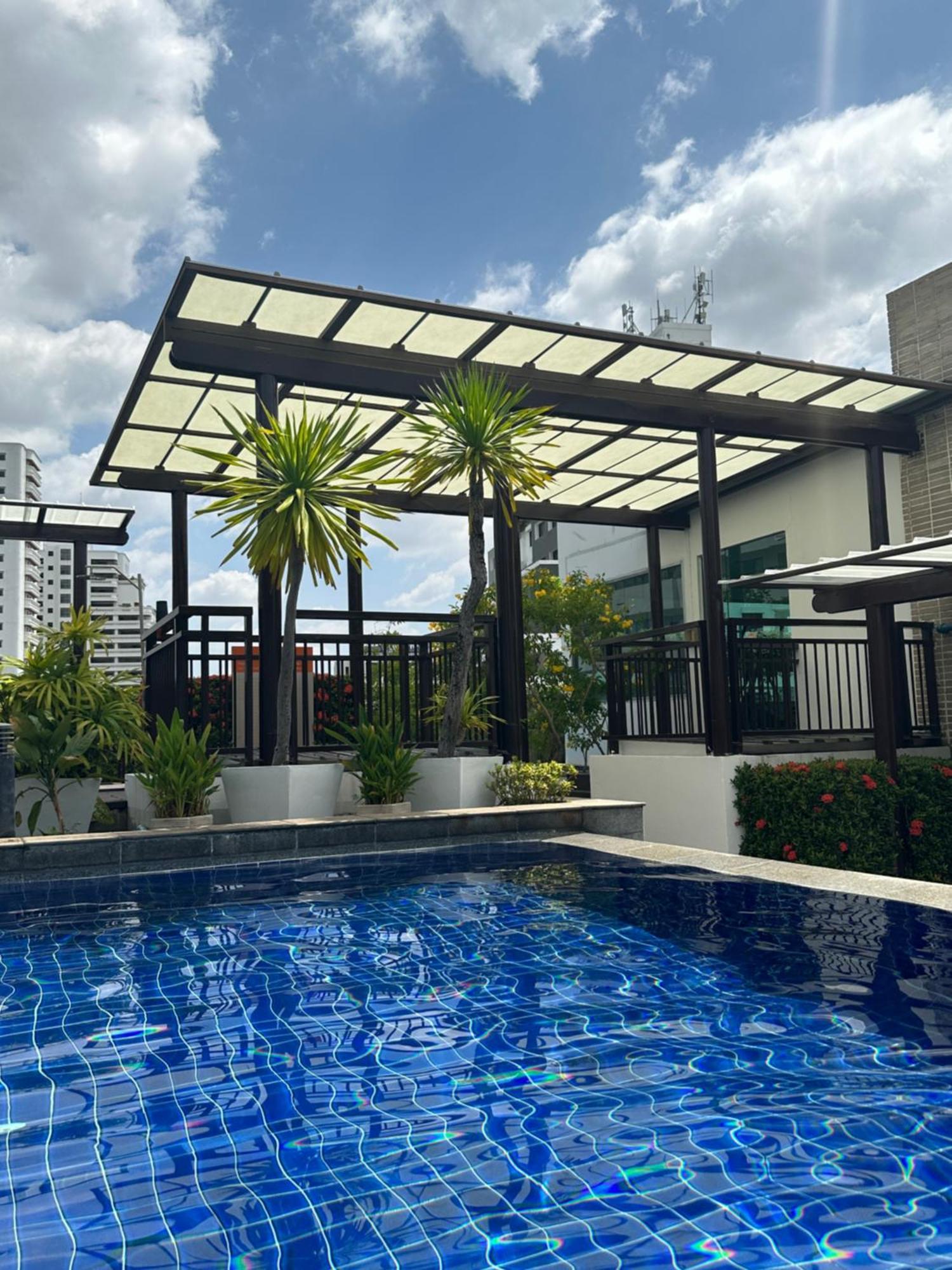 Delightful Condo In Central Location At Sukhumvit 49 Bangkok Eksteriør billede